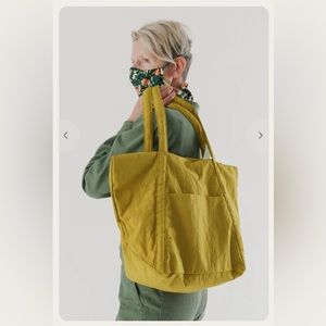 baggu cloud bag in lentil! perfect condition and sold out